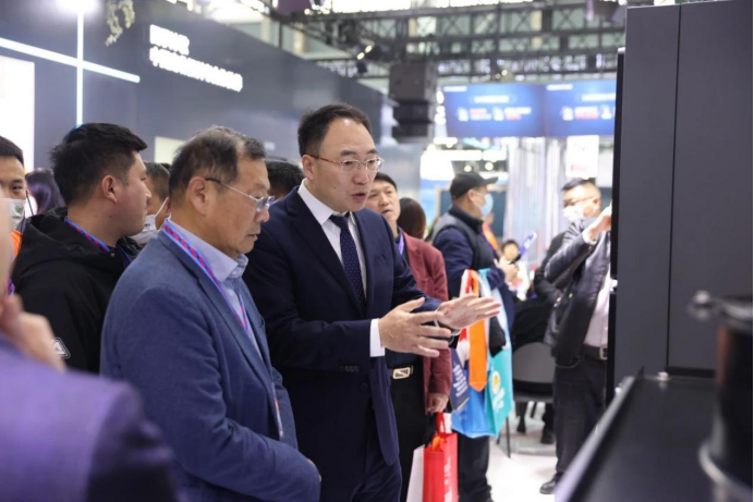 蓝狮娱乐:“世界高度 中国温度” 四季沐歌硬核实力闪耀中国热泵展